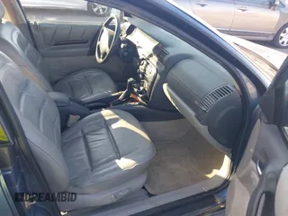 1998 Cadillac Catera z VIN W06VR52R0WR019027, wystawiony jako IAAI lot #42021502 z przebiegiem 124 903 mil mil oraz . Historia ofert i sprzedaży dostępna na DreamBid. Obrazek 5.