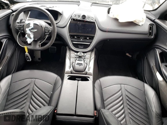 2023 Aston Martin DBX 707 z VIN SD7VUJBW2PTV06486, wystawiony jako Copart lot #55818283 z przebiegiem Nie podano mil oraz . Historia ofert i sprzedaży dostępna na DreamBid. Obrazek 8.
