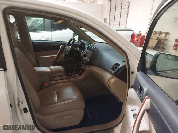 2011 Toyota Highlander Limited with VIN 5TDYK3EHXBS031334, listed as a IAAI auction lot 41521311 with 134,230 mi miles. Bid and sale history available at carsss.com. Image 5.