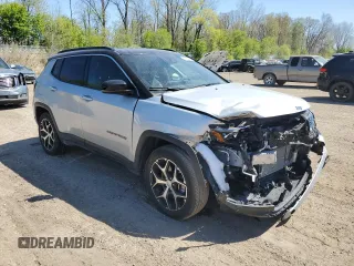 2024 Jeep Compass Limited z VIN 3C4NJDCN1RT151236, wystawiony jako Copart lot #56167405 z przebiegiem 6 458 mil mil oraz Szkoda całkowita • Salvage title. Historia ofert i sprzedaży dostępna na DreamBid. Obrazek 4.