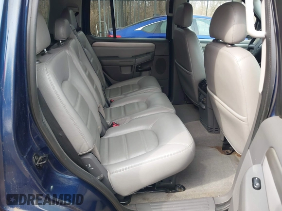 2004 Ford Explorer XLT z VIN 1FMZU73W44UA79929, wystawiony jako IAAI lot #41612541 z przebiegiem 142 867 mil mil oraz . Historia ofert i sprzedaży dostępna na DreamBid. Obrazek 8.
