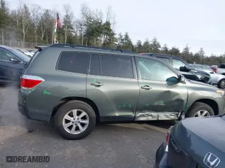 2011 Toyota Highlander with VIN 5TDBK3EH0BS065899, listed as a IAAI auction lot 41281584 with 177,497 mi miles. Bid and sale history available at carsss.com. Image 13.