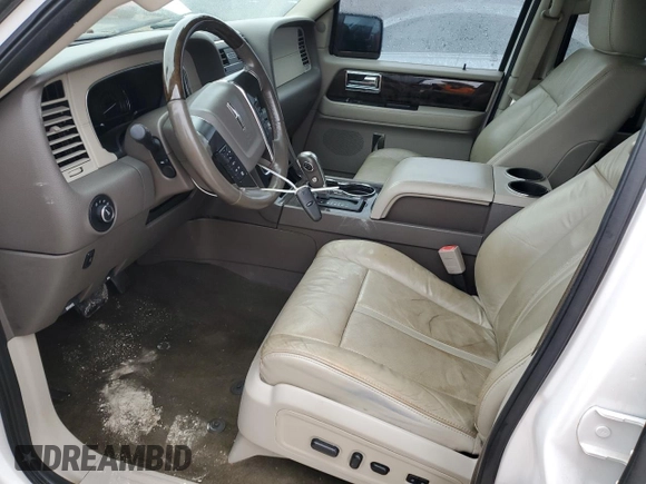 2015 Lincoln Navigator z VIN 5LMJJ2HT0FEJ12667, wystawiony jako Copart lot #45957575 z przebiegiem 138 861 mil mil oraz Szkoda całkowita • Salvage title. Historia ofert i sprzedaży dostępna na DreamBid. Obrazek 7.