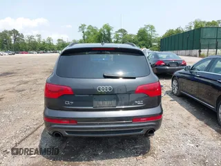 2014 Audi Q7 S line Prestige z VIN WA1DGAFE5ED006957, wystawiony jako IAAI lot #42488440 z przebiegiem 123 814 mil mil oraz . Historia ofert i sprzedaży dostępna na DreamBid. Obrazek 16.