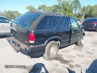 2001 GMC Jimmy SLS Base with VIN 1GKCS18W11K101127, listed as a IAAI auction lot 41534081 with 124,657 mi miles. Bid and sale history available at carsss.com. Image 4.