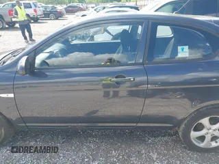 2008 Hyundai Accent SE z VIN KMHCN36C28U063313, wystawiony jako IAAI lot #42241892 z przebiegiem 147 097 mil mil oraz . Historia ofert i sprzedaży dostępna na DreamBid. Obrazek 15.