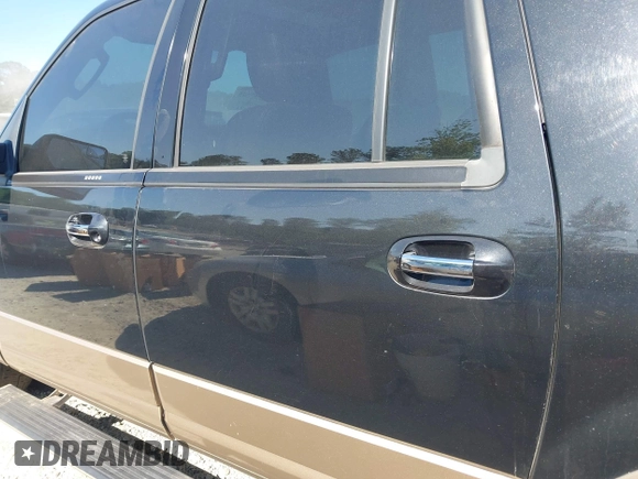 2012 Ford Expedition Max King Ranch z VIN 1FMJK1H56CEF55056, wystawiony jako IAAI lot #42345545 z przebiegiem 209 483 mil mil oraz . Historia ofert i sprzedaży dostępna na DreamBid. Obrazek 14.
