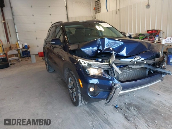 2021 Kia Seltos EX with VIN KNDERCAAXM7184266, listed as a IAAI auction lot 41613765 with 45,742 mi miles. Bid and sale history available at carsss.com. Image 1.