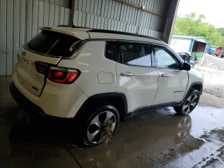 2019 Jeep Compass Latitude with VIN 3C4NJDBB6KT598559, listed as a Copart auction lot 58313545 with 70,022 mi miles and Salvage title. Bid and sale history available at DreamBid. Image 3.