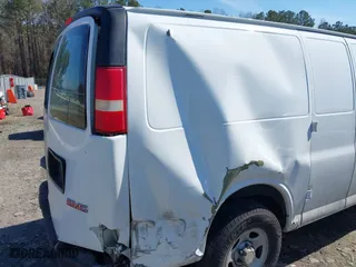 2005 GMC Savana Cargo Van with VIN 1GTFG15X451230398, listed as a IAAI auction lot 41666945 with 251,720 mi miles. Bid and sale history available at carsss.com. Image 6.
