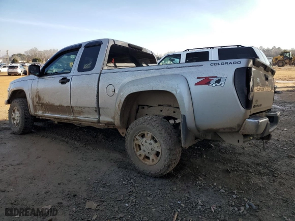 2005 Chevrolet Colorado LS Z71 with VIN 1GCDT196058219751, listed as a Copart auction lot 43018135 with 280,096 mi miles and Salvage Title. Bid and sale history available at carsss.com. Image 2.