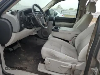 2009 Chevrolet Silverado 1500 LT with VIN 3GCEC23C09G235070, listed as a Copart auction lot 82239964 with 220,631 mi miles and Salvage Title. Bid and sale history available at carsss.com. Image 7.