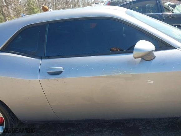 2015 Dodge Challenger SRT 392 with VIN 2C3CDZDJ5FH747207, listed as a IAAI auction lot 38985493 with NaN miles. Bid and sale history available at carsss.com. Image 14.
