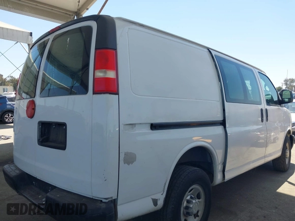 2013 Chevrolet Express Cargo z VIN 1GCWGFCA6D1145640, wystawiony jako IAAI lot #42379485 z przebiegiem 174 877 mil mil oraz . Historia ofert i sprzedaży dostępna na DreamBid. Obrazek 4.