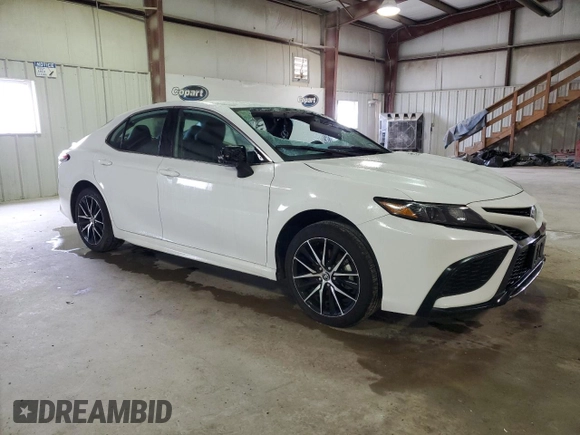 2023 Toyota Camry SE with VIN 4T1G11AKXPU824507, listed as a Copart auction lot 58538144 with 3,813 mi miles and Clean Title. Bid and sale history available at carsss.com. Image 4.