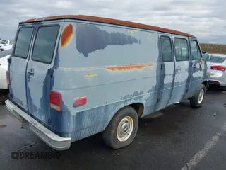 1988 Chevrolet Chevy Van z VIN 1GCEG25H7J7162793, wystawiony jako IAAI lot #38337335 z przebiegiem 156 268 mil mil oraz . Historia ofert i sprzedaży dostępna na DreamBid. Obrazek 4.