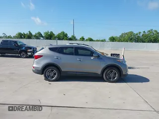 2017 Hyundai Santa Fe 2.4L z VIN 5XYZTDLB7HG444033, wystawiony jako IAAI lot #42263907 z przebiegiem 107 454 mil mil oraz . Historia ofert i sprzedaży dostępna na DreamBid. Obrazek 13.