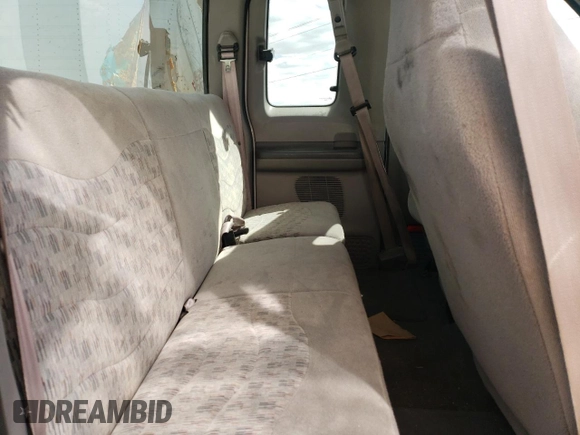 2000 Ford F-250 XL с VIN 1FTNX20F7YEB31717, выставлен на аукционе Copart как лот 55279855 с пробегом 15 921 миль миль и Списание • Salvage title. История ставок и продаж доступна на DreamBid. Изображение 10.