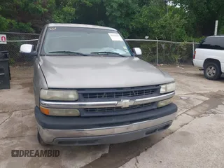 2001 Chevrolet Silverado 1500 LS with VIN 2GCEC19T911355724, listed as a IAAI auction lot 42122392 with 194,233 mi miles. Bid and sale history available at carsss.com. Image 6.