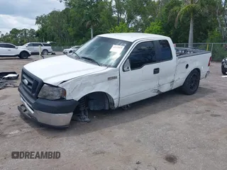 2007 Ford F-150 STX с VIN 1FTRX12W87NA44206, выставлен на аукционе IAAI как лот 42332828 с пробегом 179 610 миль миль и . История ставок и продаж доступна на DreamBid. Изображение 2.