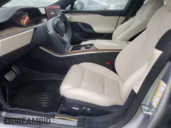 2024 Tesla Model S z VIN 5YJSA1E53RF542174, wystawiony jako Copart lot #55063885 z przebiegiem 4 751 mil mil oraz Szkoda całkowita • Salvage title. Historia ofert i sprzedaży dostępna na DreamBid. Obrazek 7.