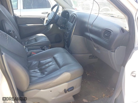 2007 Dodge Grand Caravan SXT with VIN 2D4GP44L37R276990, listed as a IAAI auction lot 41766888 with 200,860 mi miles. Bid and sale history available at carsss.com. Image 5.