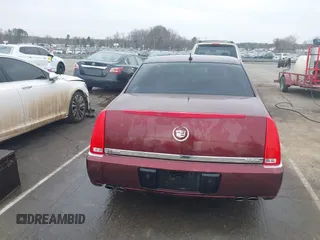 2007 Cadillac DTS Luxury I z VIN 1G6KD57Y07U142067, wystawiony jako IAAI lot #41797850 z przebiegiem 179 639 mil mil oraz . Historia ofert i sprzedaży dostępna na DreamBid. Obrazek 15.