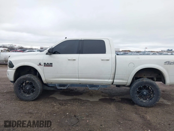 2017 Ram 2500 Laramie z VIN 3C6UR5FL7HG749723, wystawiony jako IAAI lot #41523969 z przebiegiem 133 622 mil mil oraz . Historia ofert i sprzedaży dostępna na DreamBid. Obrazek 14.