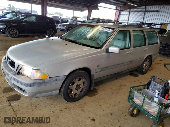 2000 Volvo V70 with VIN YV1LZ56D2Y2671884, listed as a Copart auction lot 85076674 with 180,420 mi miles and Clean title. Bid and sale history available at DreamBid. Image 1.