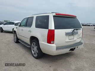 2008 Cadillac Escalade z VIN 1GYFK63838R213504, wystawiony jako IAAI lot #42074133 z przebiegiem 123 986 mil mil oraz . Historia ofert i sprzedaży dostępna na DreamBid. Obrazek 3.
