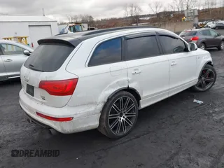 2014 Audi Q7 3.0T S line Prestige with VIN WA1DGAFE4ED010577, listed as a IAAI auction lot 41498879 with 180,403 mi miles. Bid and sale history available at carsss.com. Image 4.