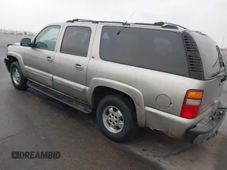 2000 Chevrolet Suburban LT with VIN 3GNFK16T7YG210170, listed as a IAAI auction lot 41665395 with 215,517 mi miles. Bid and sale history available at carsss.com. Image 3.