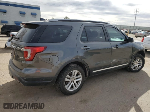 2018 Ford Explorer XLT with VIN 1FM5K8D81JGB31179, listed as a Copart auction lot 44733125 with 123,541 mi miles and Salvage Title. Bid and sale history available at carsss.com. Image 3.