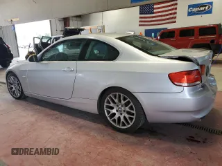 2007 BMW 3 Series 328i z VIN WBAWB33597PU87646, wystawiony jako Copart lot #66590034 z przebiegiem 140 275 mil mil oraz Nie do naprawy. Historia ofert i sprzedaży dostępna na DreamBid. Obrazek 2.