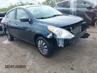 2017 Nissan Versa SV z VIN 3N1CN7AP6HL851501, wystawiony jako IAAI lot #42293545 z przebiegiem 94 953 mil mil oraz . Historia ofert i sprzedaży dostępna na DreamBid. Obrazek 1.