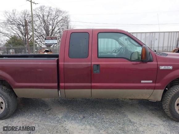 2005 Ford Super Duty F-250 XL with VIN 1FTSX21P95EA62745, listed as a IAAI auction lot 41517702 with 180,713 mi miles. Bid and sale history available at carsss.com. Image 13.