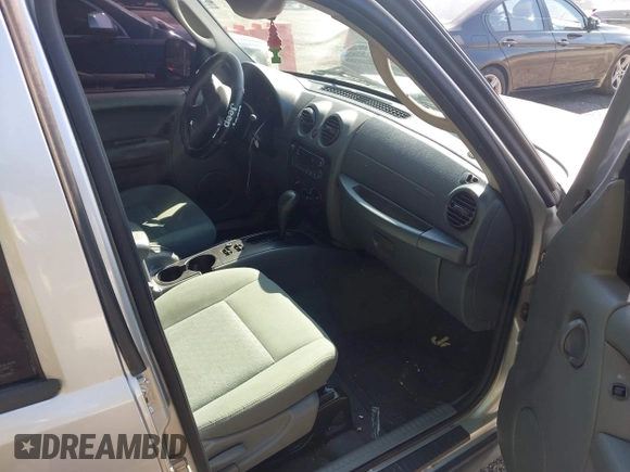 2007 Jeep Liberty Sport with VIN 1J8GK48K07W660822, listed as a IAAI auction lot 41993712 with 199,337 mi miles. Bid and sale history available at carsss.com. Image 5.