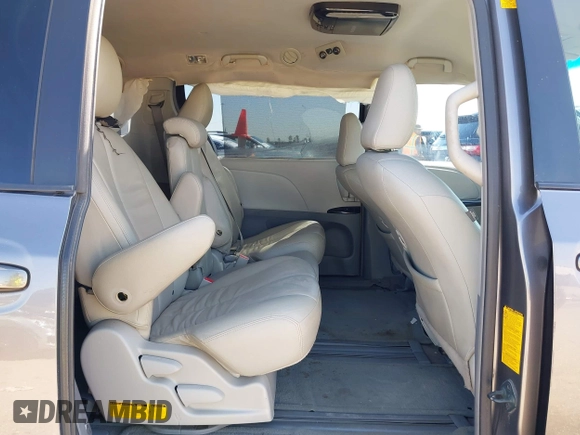 2011 Toyota Sienna LE AAS with VIN 5TDKK3DC0BS103380, listed as a IAAI auction lot 41855259 with 216,022 mi miles. Bid and sale history available at carsss.com. Image 8.