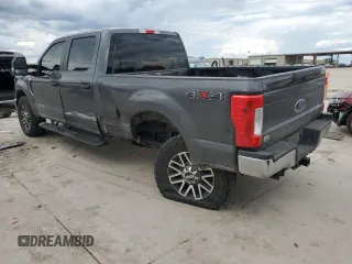 2018 Ford F-250 XL z VIN 1FT7W2BT6JEC77708, wystawiony jako Copart lot #56562595 z przebiegiem 141 567 mil mil oraz Szkoda całkowita • Salvage title. Historia ofert i sprzedaży dostępna na DreamBid. Obrazek 2.