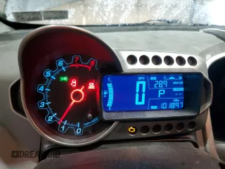 2016 Chevrolet Sonic LTZ z VIN 1G1JE6SB3G4108552, wystawiony jako Copart lot #57843505 z przebiegiem 101 897 mil mil oraz Szkoda całkowita • Salvage title. Historia ofert i sprzedaży dostępna na DreamBid. Obrazek 9.