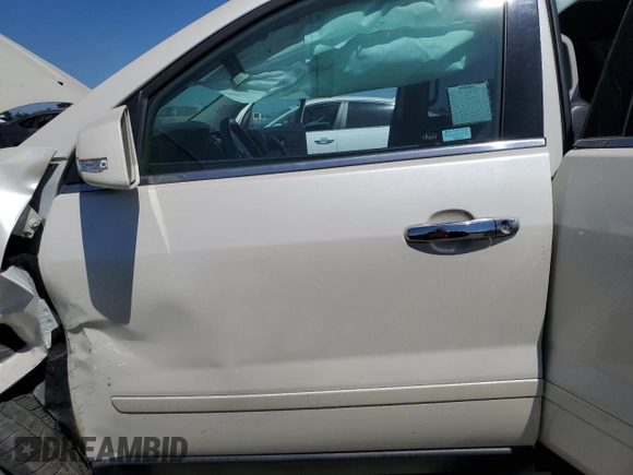 2013 GMC Acadia SLT z VIN 1GKKRRKD1DJ196960, wystawiony jako Copart lot #57694635 z przebiegiem Nie podano mil oraz Czysty tytuł • Clean title. Historia ofert i sprzedaży dostępna na DreamBid. Obrazek 7.