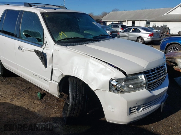 2013 Lincoln Navigator z VIN 5LMJJ2H57DEL08622, wystawiony jako IAAI lot #41759357 z przebiegiem 157 131 mil mil oraz . Historia ofert i sprzedaży dostępna na DreamBid. Obrazek 6.