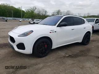 2023 Maserati Grecale Modena z VIN ZN682AVM9P7427417, wystawiony jako Copart lot #51734044 z przebiegiem 14 605 mil mil oraz . Historia ofert i sprzedaży dostępna na DreamBid. Obrazek 1.