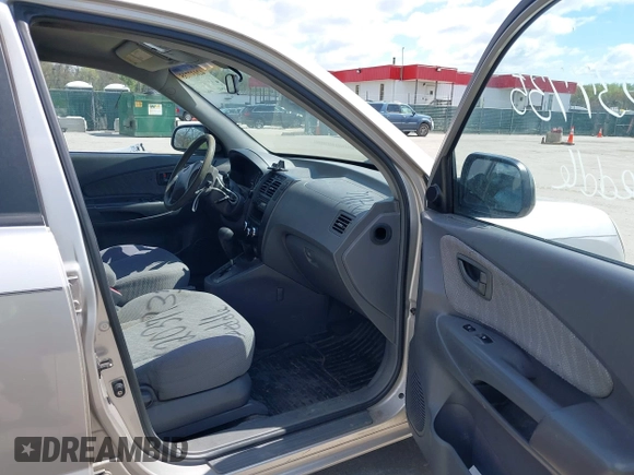2005 Hyundai Tucson GL with VIN KM8JM12B75U075660, listed as a IAAI auction lot 42037735 with 157,453 mi miles. Bid and sale history available at carsss.com. Image 5.