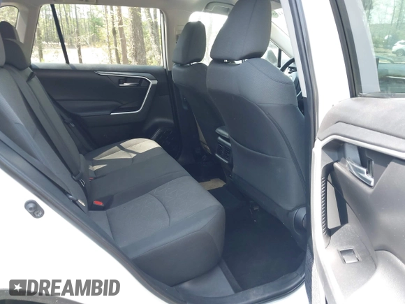 2021 Toyota RAV4 XLE z VIN 2T3W1RFV5MW118836, wystawiony jako IAAI lot #42031596 z przebiegiem 56 712 mil mil oraz . Historia ofert i sprzedaży dostępna na DreamBid. Obrazek 8.