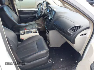 2014 Chrysler Town & Country Touring with VIN 2C4RC1BG1ER242842, listed as a IAAI auction lot 42043861 with 102,448 mi miles. Bid and sale history available at carsss.com. Image 5.