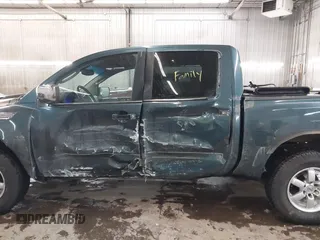 2004 Nissan Titan LE with VIN 1N6AA07B14N511618, listed as a IAAI auction lot 41336419 with 195,863 mi miles and . Bid and sale history available at carsss.com. Image 14.