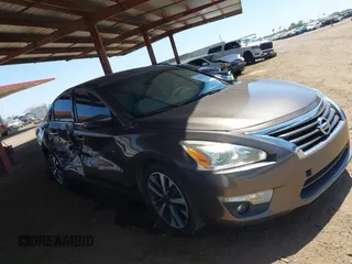 2015 Nissan Altima SL z VIN 1N4AL3AP0FC233740, wystawiony jako IAAI lot #42239684 z przebiegiem 111 970 mil mil oraz . Historia ofert i sprzedaży dostępna na DreamBid. Obrazek 6.