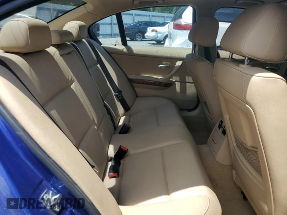 2008 BMW 3 Series 328i z VIN WBAVA33518P142319, wystawiony jako Copart lot #57081045 z przebiegiem 157 411 mil mil oraz Szkoda całkowita • Salvage title. Historia ofert i sprzedaży dostępna na DreamBid. Obrazek 10.