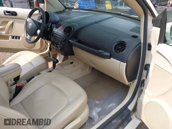 2006 Volkswagen Beetle z VIN 3VWRF31Y66M316498, wystawiony jako IAAI lot #42399384 z przebiegiem 123 886 mil mil oraz . Historia ofert i sprzedaży dostępna na DreamBid. Obrazek 5.